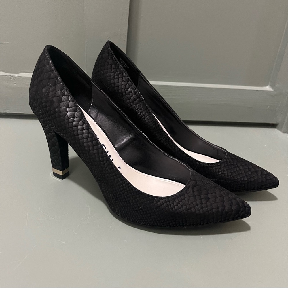 Black Textured Heals